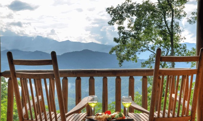 Bryson City Cabin | Big Sky Lodge - Free Rafting Adventure - Hot Tub - Secluded Sunset View