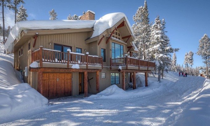 Big Sky Ski Chalet | Big Sky Vacation Rentals: MMH 7 Bull Dogger