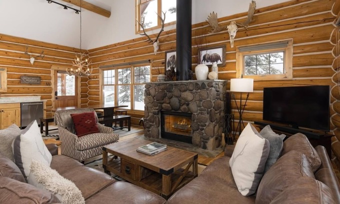 Big Sky Cabin | Big Sky Vacation Rentals: PR Moose Ridge 7 - Pet Friendly!