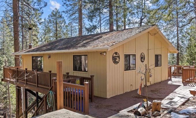 Arnold House | Big Trees, Little Cabin