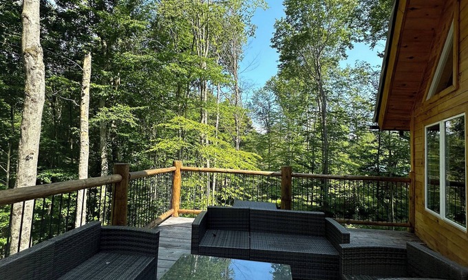Benezette House | Big windows house + 5 bedrooms +Wifi+ dishwasher+ kitchen+ patio+ firepit