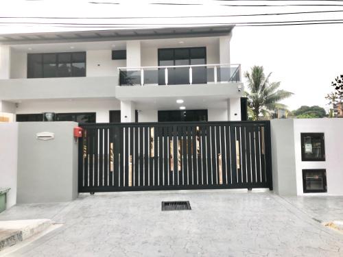 Mukim 16 Ayer Hitam House | BigLanded House NR Penang Hill & Kek Lok Si Temple