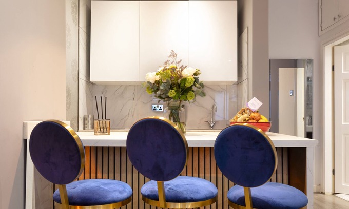 Chelsea Apartment | " Bijou" in Sloane Square .the NO Nonsence flat-