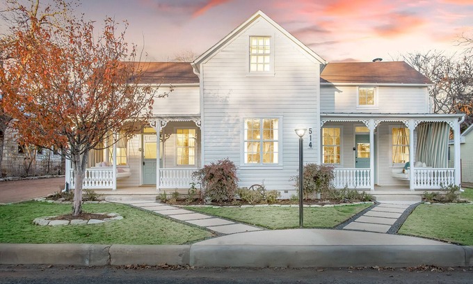 Fredericksburg Apartment | Bijou Suite Jeannine | 1/1 Condo | Private Hot Tub