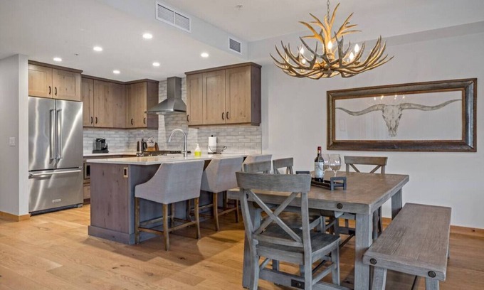Canmore Apartment | Bikes and Views Perfect Mountain Retreat