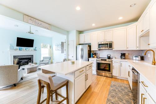 Ocean View House | Bikes, Kayaks, Pool Getaway 3 Mi to Bethany Beach