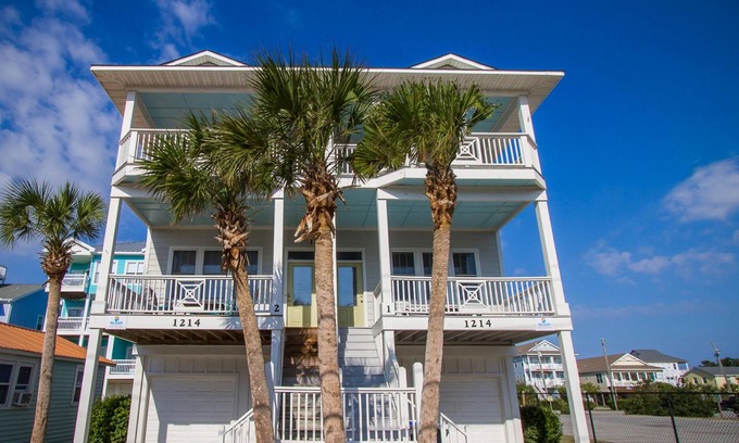 Wilmington Beach House | Bikini's & Martini's by Sea Scape Properties