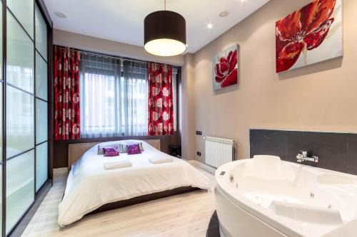 Castanos Apartment | Bilbao Volantin II with jacuzzi by Aston Rentals