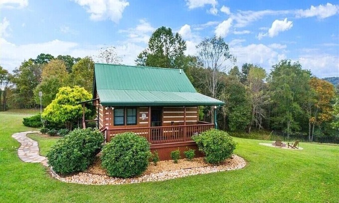 Max Meadows Cabin | Bilbo Baggins New River Cabin. A charming escape inspired by the Shire.
