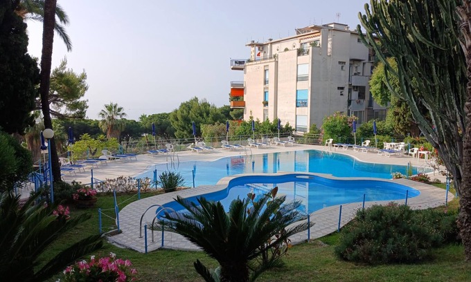 Sanremo Apartment | Bilocale Vista Mare con Piscina, Sanremo, Italy