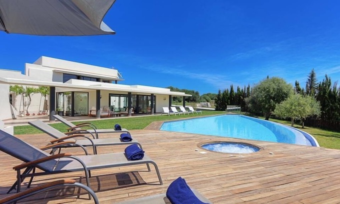 Alayor Apartment | Binife Spacious villa surrounded by nature, with pool and privacy