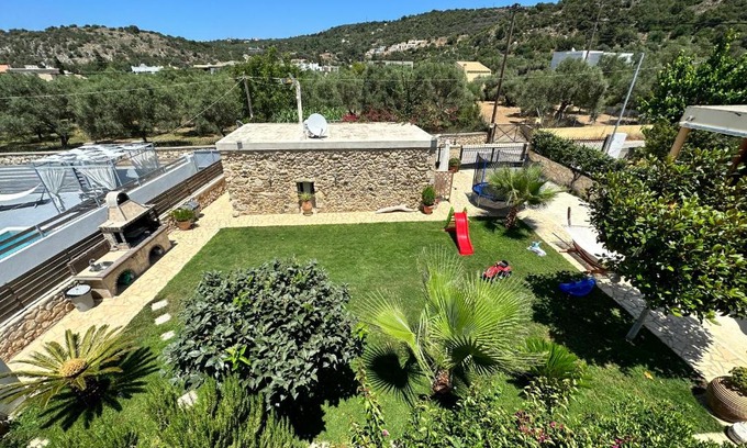 Monopari House | BIO Garden Stonehouse