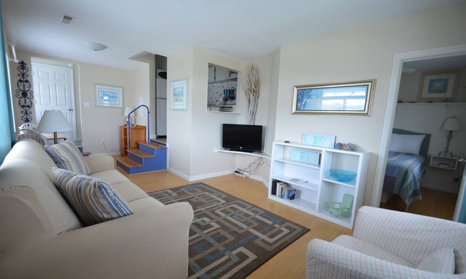 Isle of Palms Condo | Bird's Eye View #203 1 Bed + Sleeper Dog Friendly