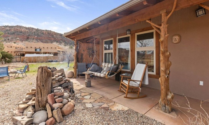 Zion National Park South Entrance House | Birder's Hotspot - Cozy Mountain View