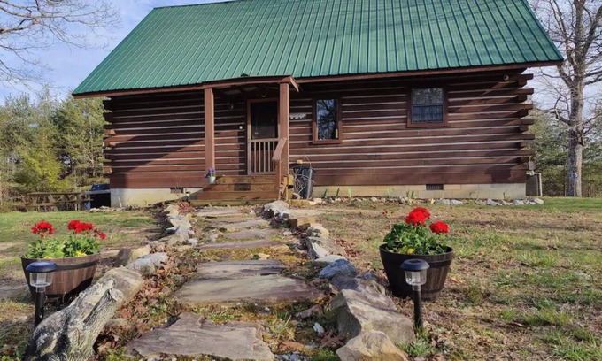 Tracy City Cabin | Birdwatchers Paradise: Secluded Cabin in the Woods on 4 acres