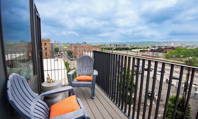 Central City Apartment | Birmingham Bright Stay - 1BR/Balcony/Walk Score 91