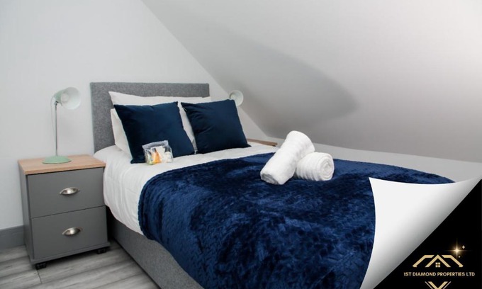 Marston Green Apartment | Birmingham, UK, Elegant 2 Bedroom Flat, sleeps 3
