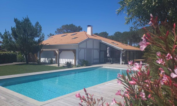 Biscarrosse Plage House | Biscarrosse Villa avec piscine à 300m des plages pour 13 personnes