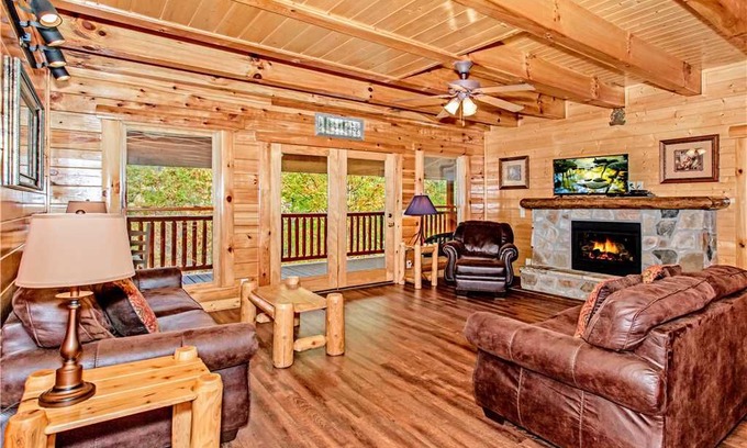 Pigeon Forge Cabin | {{ Black Bear Manor }} Perfect for Any Gathering |Mountain Views |Pets Welcome |Theater Room |WIFI