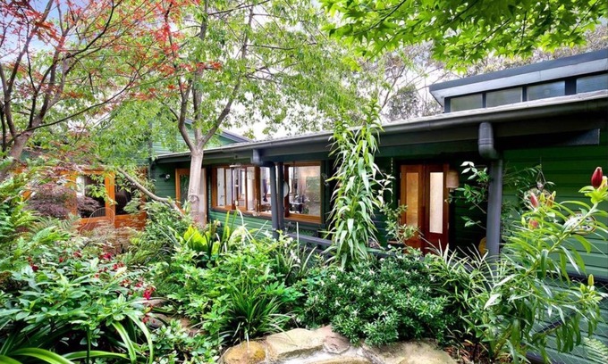 Katoomba House | Black Cockatoo - Secret Garden Mountains Home