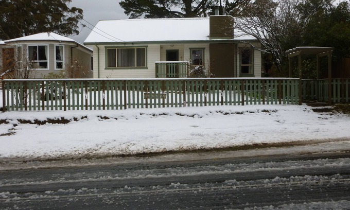 Katoomba Cottage | Black Pine Cottage Katoomba