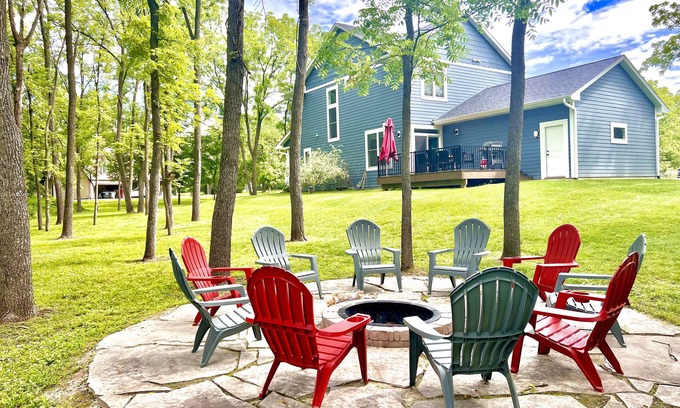 Zenda House | Black Point House, 4bd, Scenic Views, Deck, BBQ, Sleeps 10