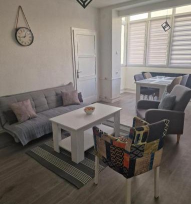 Tuzla Apartment | Black & White Modern Apartment