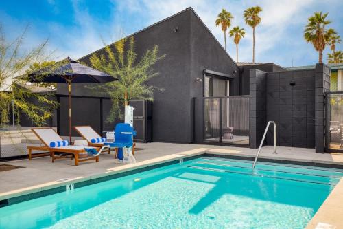 Downtown Palm Springs Apartment | Blackhaus B : 4 Bedroom Suite by AvantStay 4-Rooms