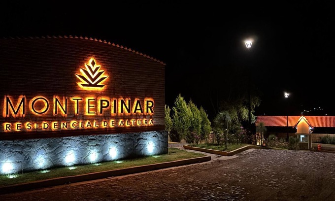 Mazamitla Ski Chalet | BlackMoon Luxury Cabin 5 minutes from downtown Mazamitla!