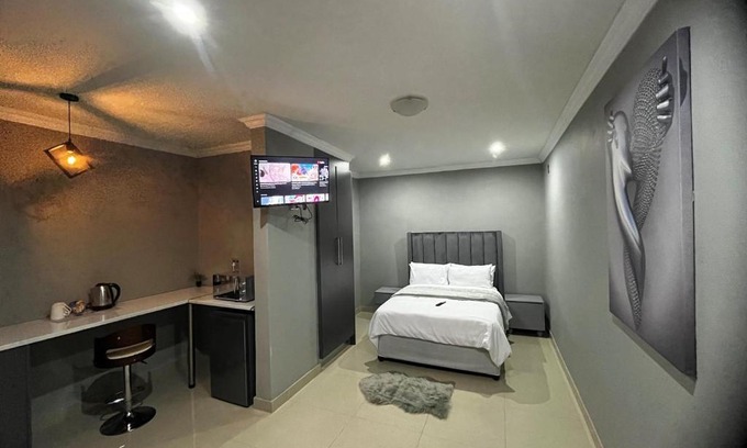 Soshanguve House | BlackRose Guesthouse