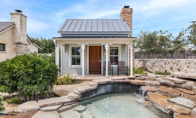 Fredericksburg Cabin | Blacksmith Quarters: The Cornelia 1 BR|Hot Tub|DT