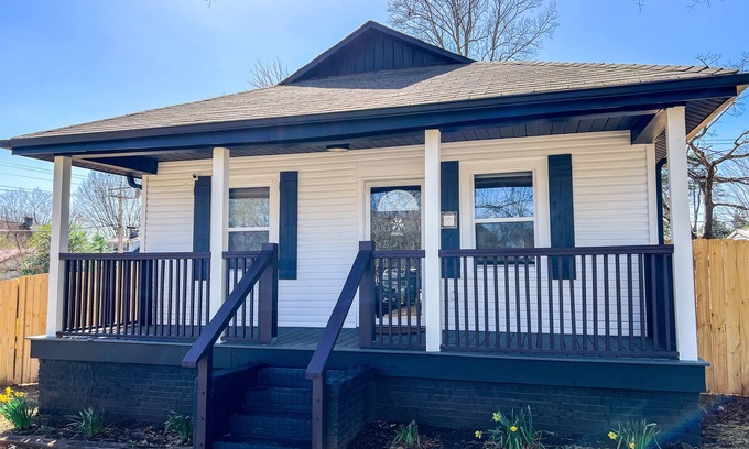 Alcoa House | Blackwood Home/♨️Hot tub relax/4 min to TYS airport