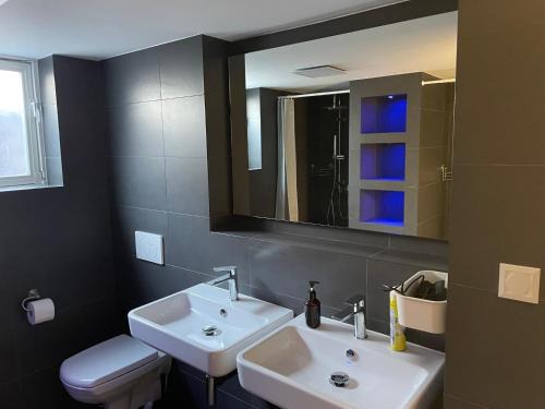 Rhein-Erft-Kreis District Apartment | Blauer Stein 07 Haus - 3 FeWo bis 25 Personen - WH08 4 SZ, 10 Betten - WH09 3 SZ, 7 Betten - WH10 2 SZ 8 Betten