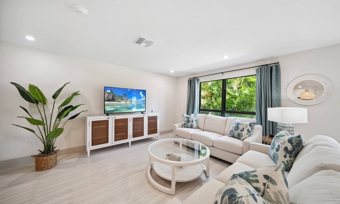 Sanibel Condo | Blind Pass G102,a ground floor coastal getaway! Private trail to beach access