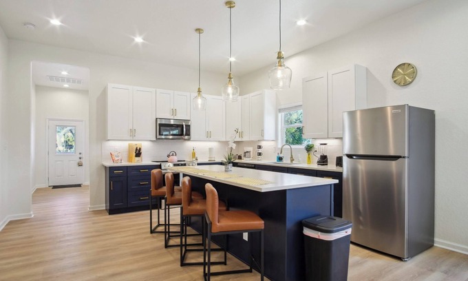 Downtown San Antonio House | Blissful 5BR/3BA Haven Near Riverwalk & Downtown!