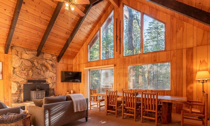 Arnold Ski Chalet | Blissful Pines - 30 mins from Bear Valley Skiing