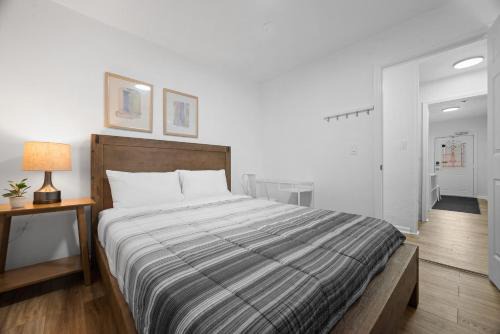 Pittsburgh House | Bloomfield Pittsburgh B Stylish and Cozy Private Bedroom, Shared Bathroom, with Free Parking