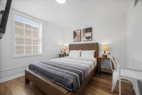 Pittsburgh House | Bloomfield Pittsburgh F Stylish Cozy Private Bedroom, Shared Bathroom, with Free Parking