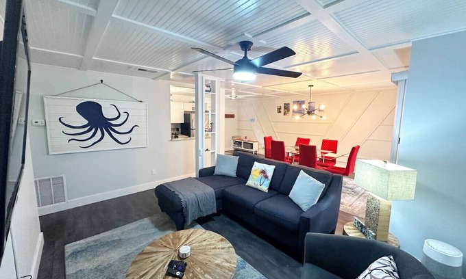 St. Augustine House | Blue Bungalow-5 min drive to downtown-pet friendly