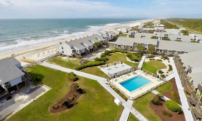 East End Condo | Blue C Turtle, Ocean Mile L-13, Community Pool, Beach View