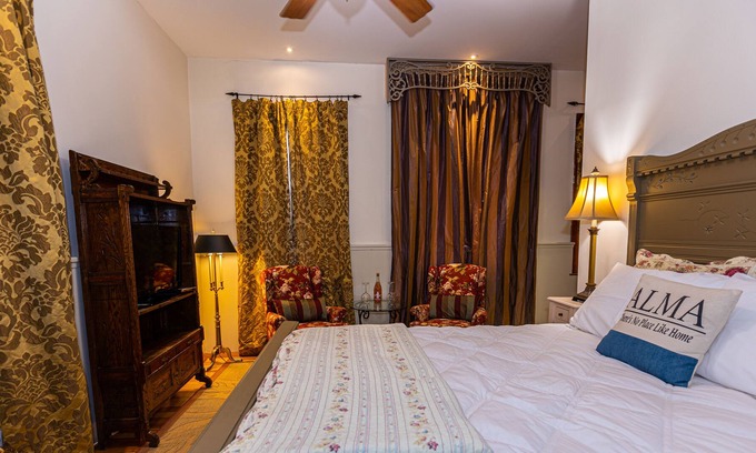 Alma Apartment | Blue Door Inn- Suite One