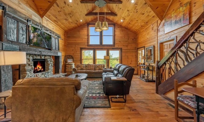 Foxfire Estates Cabin | *Blue Fox Den*Retreat~Golf~Views~Arcade~HotTub