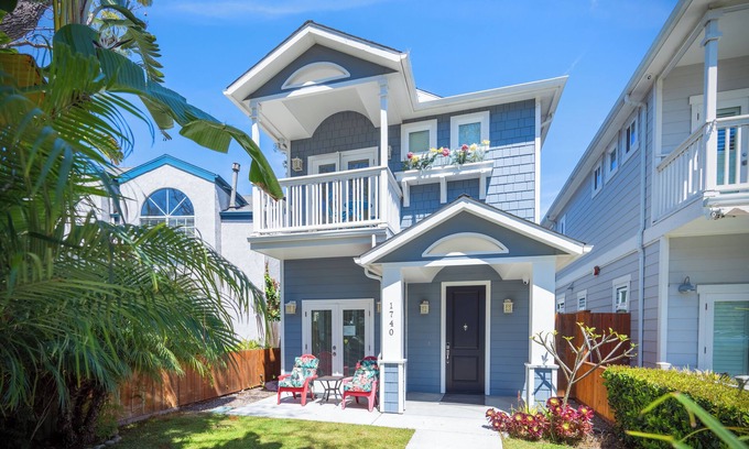 Pacific Beach House | Blue Heron Beach House - Near the Beach with a backyard and bikes!