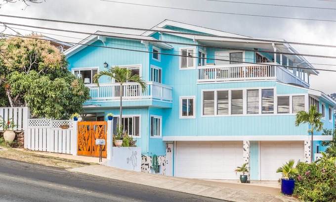 Kaimuki Apartment | Blue house (Main floor) 5 bedrooms 2.5 baths