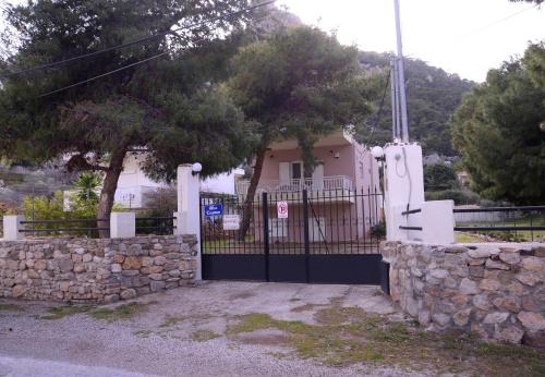 Loutraki-Agioi Theodoroi House | Blue Lagoon