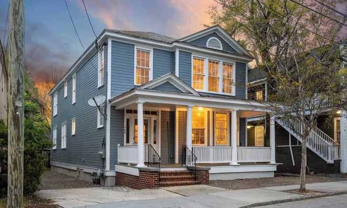 Cannonborough Elliotborough Apartment | Blue Magnolia | Porch-Side Living Steps from King