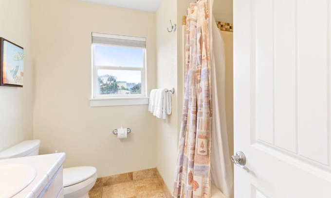 Lincoln City House | Blue Marlin, Arcade, Hot Tub, Sleeps 10