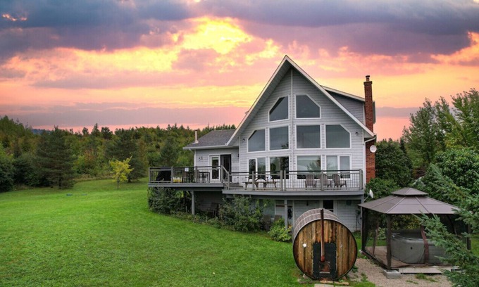 Meaford Ski Chalet | Blue Mountain ★ Ski ★ Sauna ★ Fire Pit ★ Hot tub