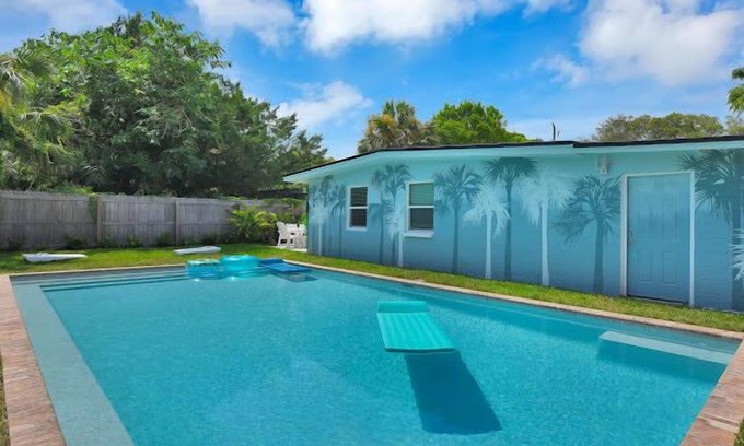 Jacksonville Beach House | Blue Palm Retreat: Heated Pool, Private Backyard, Walk or take Bikes to Beach