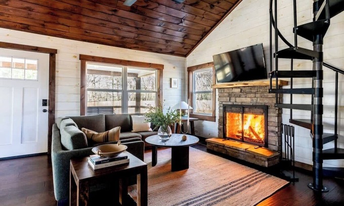 Blue Ridge Cottage | Blue Ridge Cottage & Guest House, Hot Tub, Fireplace, Game Room 10 Guests